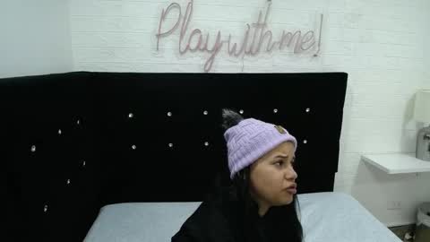 Snapshot of _miaaleon chatting on February 25, 2025, 12:45 pm Mia online show from February 25, 2025, 12:45 pm