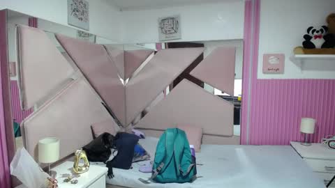  Mia  online show from April 7, 2026, 12:38 pm