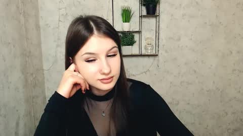 Mia online show from March 2, 2025, 3:27 pm