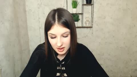 Mia online show from March 5, 2025, 2:23 pm