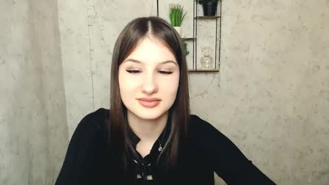 Mia online show from March 5, 2025, 5:29 pm
