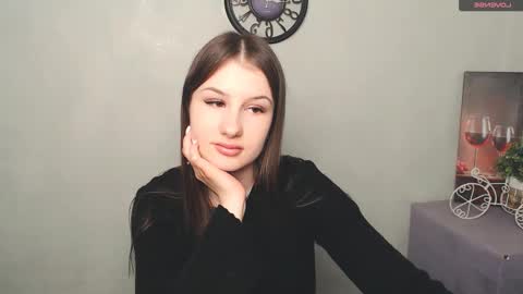 Mia online show from March 9, 2025, 5:28 pm