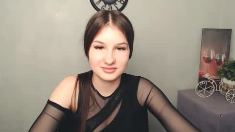 Mia online show from March 10, 2025, 4:14 pm