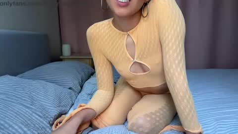 Mia Magdalena online show from October 2, 2025, 4:03 pm