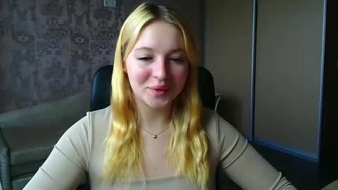 Snapshot of _mila_la_ chatting on May 18, 2026, 6:08 am Melanie online show from May 18, 2026, 6:08 am