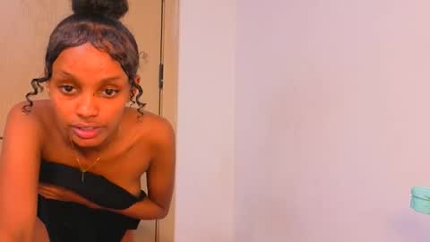 Mimi online show from April 13, 2026, 2:44 pm