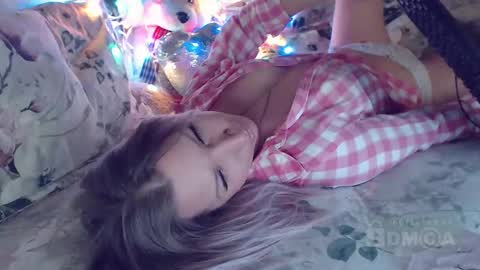 Snapshot of _mimmi chatting on February 4, 2026, 11:09 pm Can you guess online show from February 4, 2026, 11:09 pm