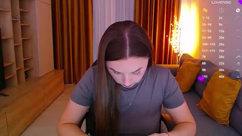 Mia online show from November 10, 2025, 8:57 am