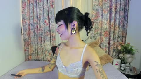 mizuki  online show from December 16, 2024, 2:49 pm