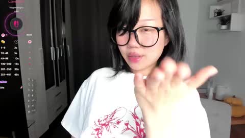 _molly_molly_molly_ online show from December 4, 2025, 1:09 pm