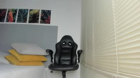 _molly_rosse_ online show from February 25, 2026, 12:04 pm