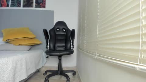 _molly_rosse_ online show from February 27, 2026, 12:05 pm