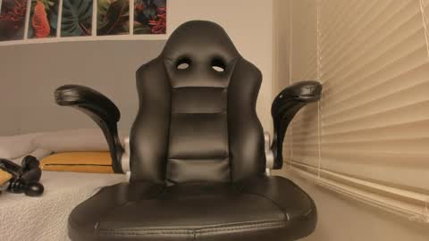 _molly_rosse_ online show from April 1, 2026, 12:17 pm