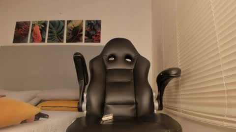 _molly_rosse_ online show from April 1, 2026, 1:41 pm