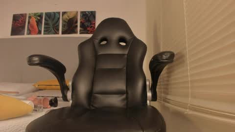 _molly_rosse_ online show from April 7, 2026, 12:27 pm