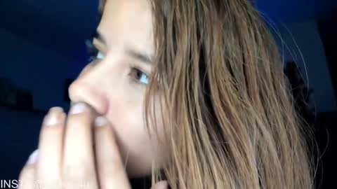     liaaa 4u online show from December 20, 2024, 3:36 am