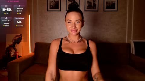 Snapshot of _moon_girl_18 chatting on May 25, 2026, 5:41 pm Nikol online show from May 25, 2026, 5:41 pm