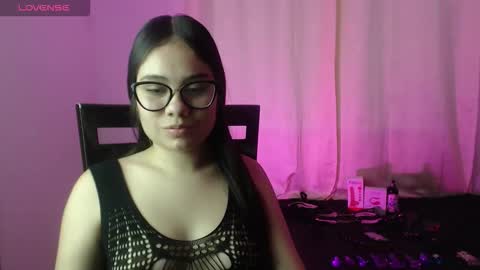 _moon_rosee online show from March 27, 2026, 9:47 pm