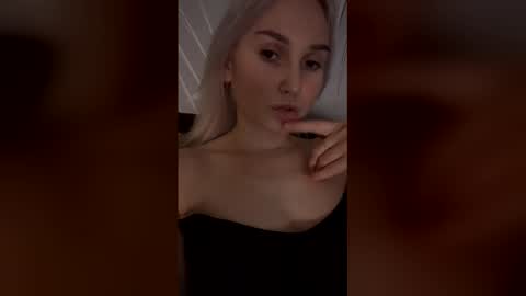 _moon_star online show from April 15, 2026, 7:58 pm