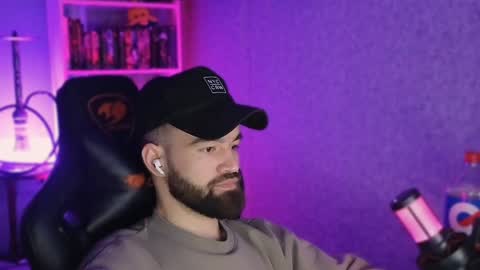 Ask me online show from February 1, 2025, 6:40 pm