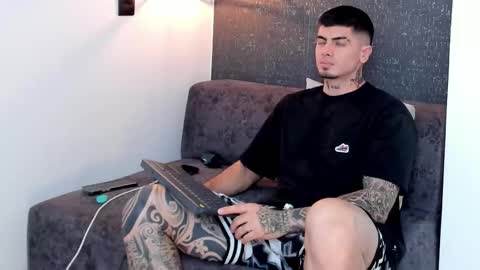 _mrcock_ online show from October 4, 2025, 7:23 pm