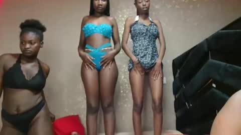 Snapshot of _myrah chatting on November 21, 2025, 4:16 pm Myrah online show from November 21, 2025, 4:16 pm