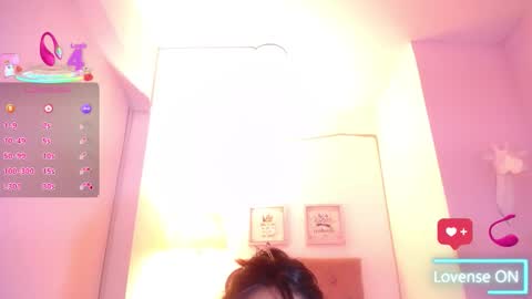 nahomi  online show from November 4, 2025, 3:05 am