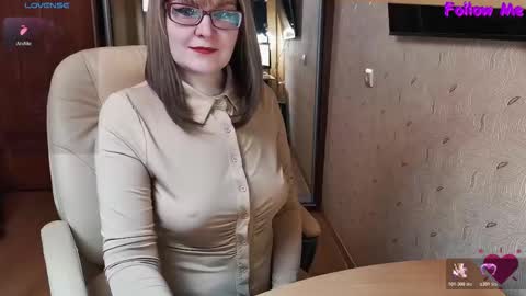 MagicWoman online show from December 3, 2025, 5:33 pm