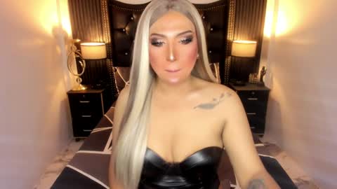 Snapshot of _natashacooper_ chatting on April 24, 2026, 8:28 am _natashacooper_ online show from April 24, 2026, 8:28 am