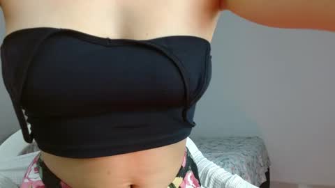 _nayade_ online show from February 22, 2025, 2:28 am