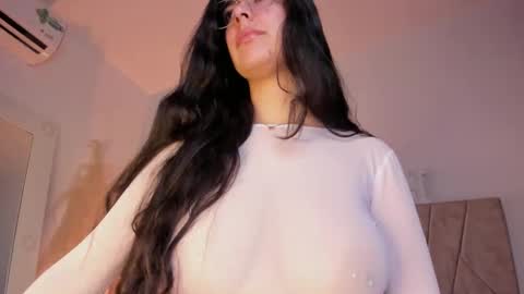 Snapshot of _niah_ chatting on January 10, 2025, 11:39 pm Niah You can call me Ni or cutie haha online show from January 10, 2025, 11:39 pm