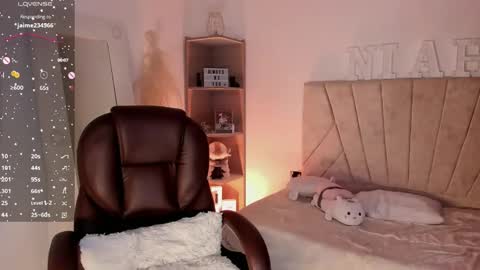 Snapshot of _niah_ chatting on January 14, 2025, 9:09 pm Niah You can call me Ni or cutie haha online show from January 14, 2025, 9:09 pm