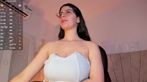 Snapshot of _niah_ chatting on January 19, 2025, 2:25 am Niah You can call me Ni or cutie haha online show from January 19, 2025, 2:25 am