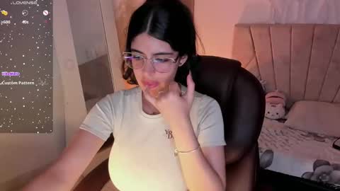 Snapshot of _niah_ chatting on January 25, 2025, 9:35 pm Niah You can call me Ni or cutie haha online show from January 25, 2025, 9:35 pm