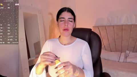 Snapshot of _niah_ chatting on February 10, 2025, 9:25 pm Niah You can call me Ni or cutie haha online show from February 10, 2025, 9:25 pm