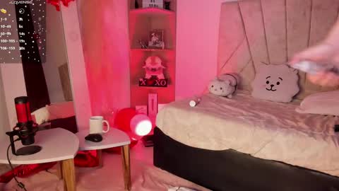 Snapshot of _niah_ chatting on February 16, 2025, 8:22 pm Niah You can call me Ni or cutie haha online show from February 16, 2025, 8:22 pm