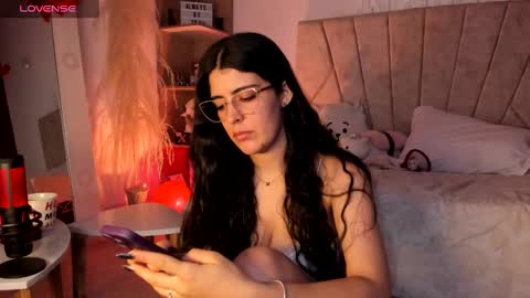 Snapshot of _niah_ chatting on February 18, 2025, 9:31 pm Niah You can call me Ni or cutie haha online show from February 18, 2025, 9:31 pm