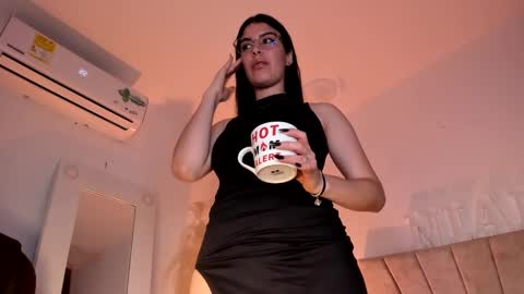 Snapshot of _niah_ chatting on February 19, 2025, 9:47 pm Niah You can call me Ni or cutie haha online show from February 19, 2025, 9:47 pm