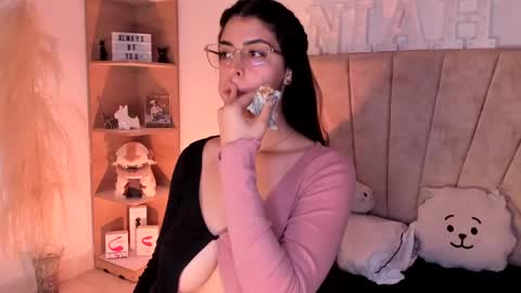 Snapshot of _niah_ chatting on March 5, 2025, 12:16 am Niah You can call me Ni or cutie haha online show from March 5, 2025, 12:16 am