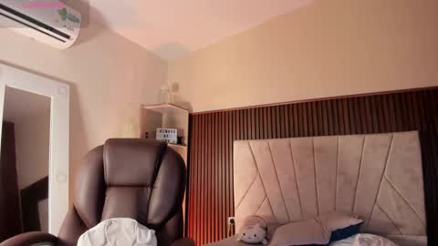 Snapshot of _niah_ chatting on September 15, 2025, 8:42 pm Niah You can call me Ni or cutie haha online show from September 15, 2025, 8:42 pm