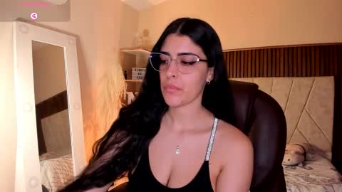 Snapshot of _niah_ chatting on October 8, 2025, 8:17 pm Niah You can call me Ni or cutie haha online show from October 8, 2025, 8:17 pm