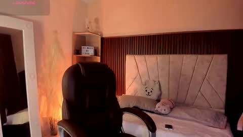 Snapshot of _niah_ chatting on November 5, 2025, 8:42 pm Niah You can call me Ni or cutie haha online show from November 5, 2025, 8:42 pm