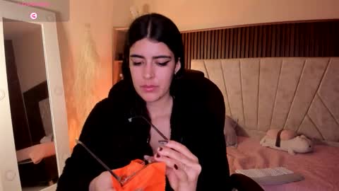 Snapshot of _niah_ chatting on November 9, 2025, 9:24 pm Niah You can call me Ni or cutie haha online show from November 9, 2025, 9:24 pm