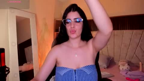 Snapshot of _niah_ chatting on November 13, 2025, 9:36 pm Niah You can call me Ni or cutie haha online show from November 13, 2025, 9:36 pm