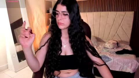 Snapshot of _niah_ chatting on November 30, 2025, 8:57 pm Niah You can call me Ni or cutie haha online show from November 30, 2025, 8:57 pm