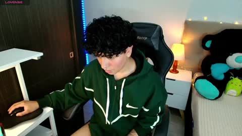 Snapshot of _nickconnor1 chatting on December 3, 2024, 10:40 pm Nicolas online show from December 3, 2024, 10:40 pm