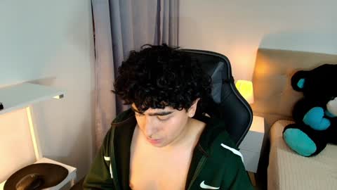Snapshot of _nickconnor1 chatting on December 8, 2024, 10:57 pm Nicolas online show from December 8, 2024, 10:57 pm
