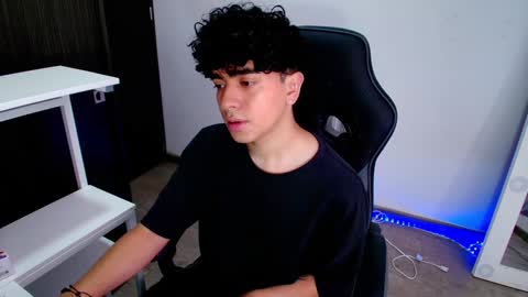 Snapshot of _nickconnor1 chatting on February 3, 2025, 8:35 pm Nicolas online show from February 3, 2025, 8:35 pm