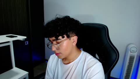 Snapshot of _nickconnor1 chatting on February 5, 2025, 10:44 pm Nicolas online show from February 5, 2025, 10:44 pm