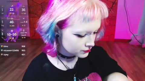 Nicole online show from December 19, 2025, 6:37 pm